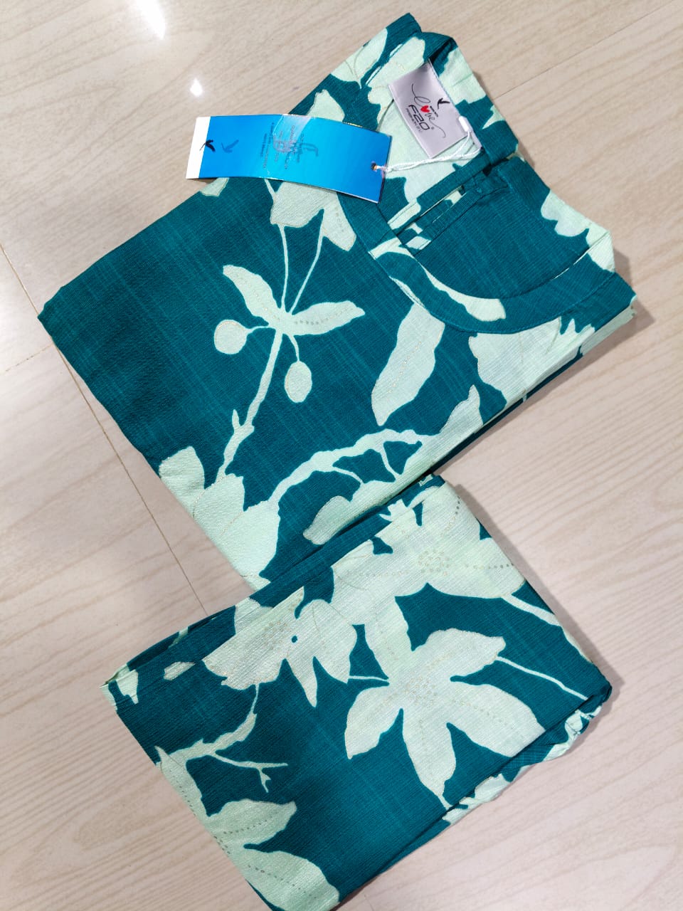 Premium Vertican Silk - VS88 (sleeves attached inside)