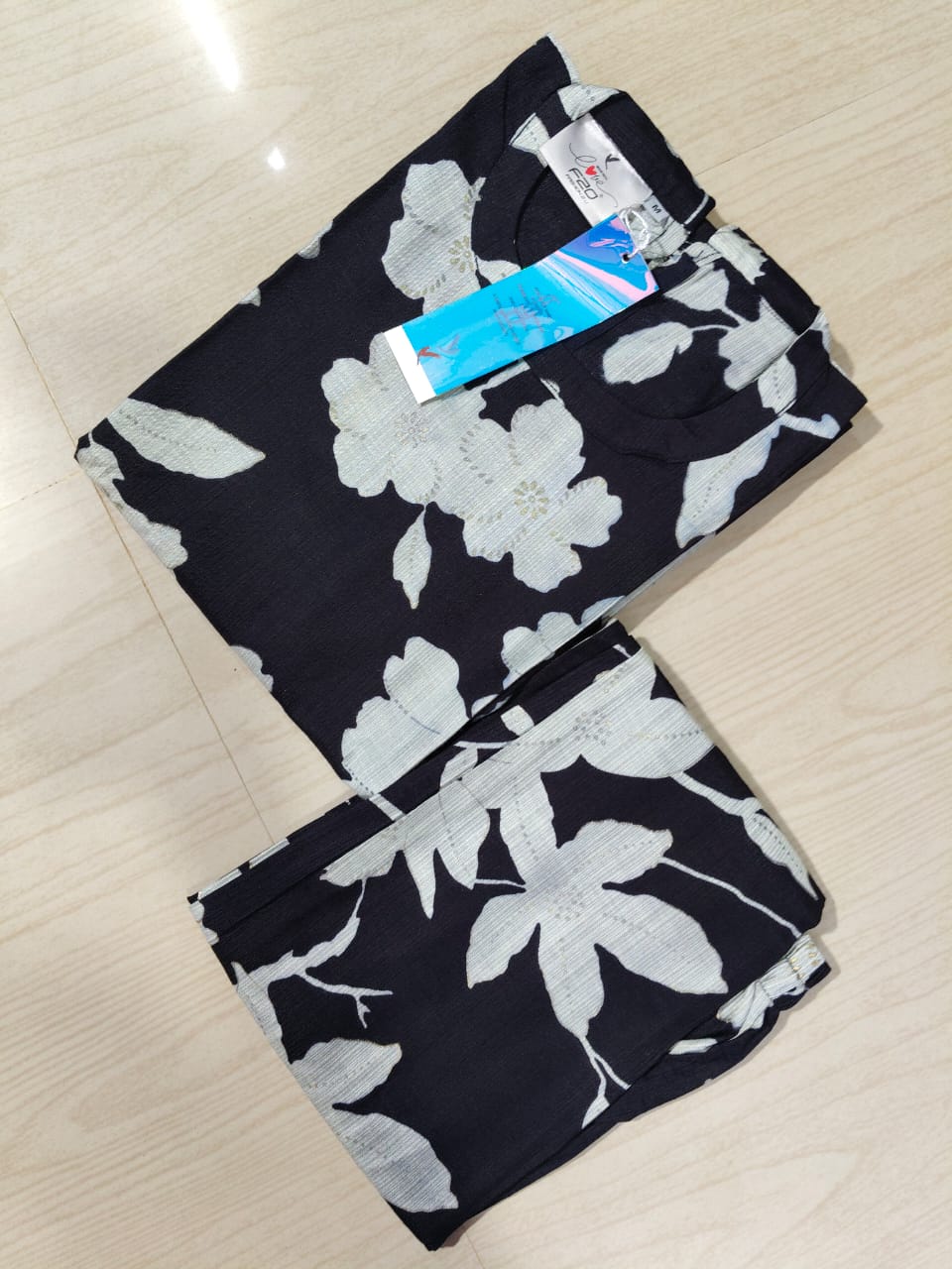 Premium Vertican Silk - VS89 (sleeves attached inside)