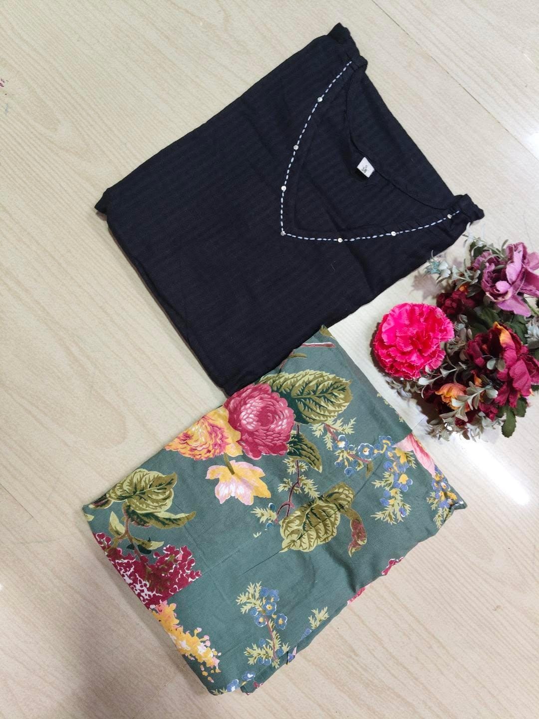 Short Kurthi With Pant SKP06