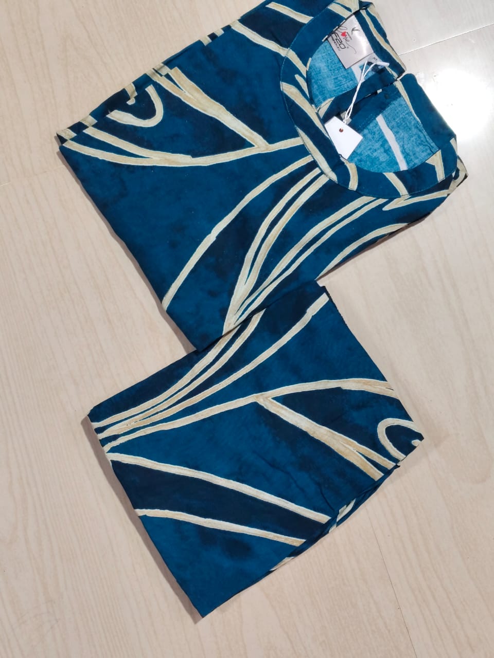 Premium Vertican Silk - VS06 (sleeves attached inside)