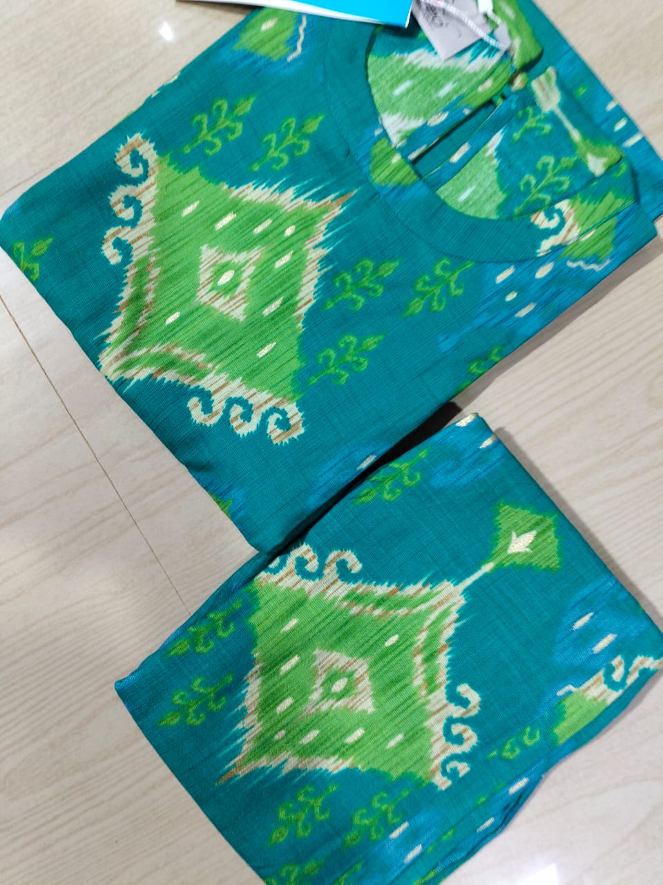 Premium Vertican Silk - VS91 (sleeves attached inside)