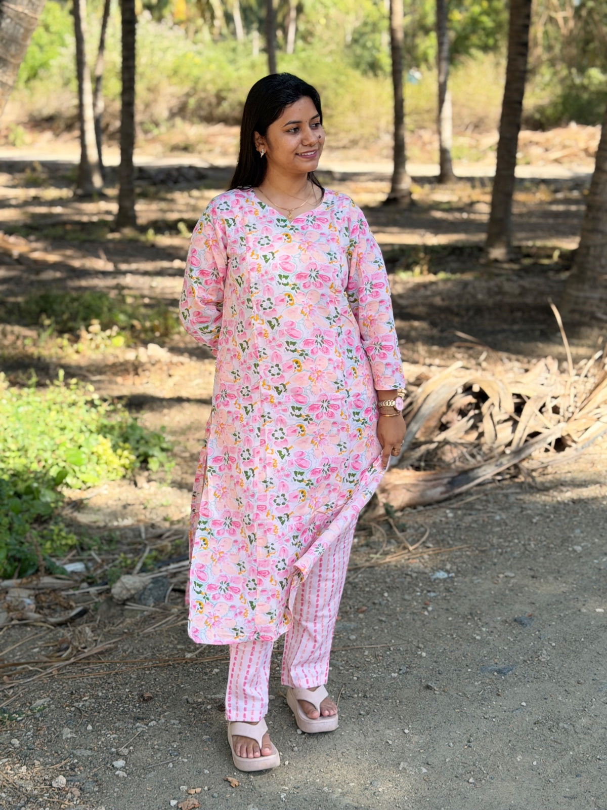 Feeding Kurti With Phant FKP12