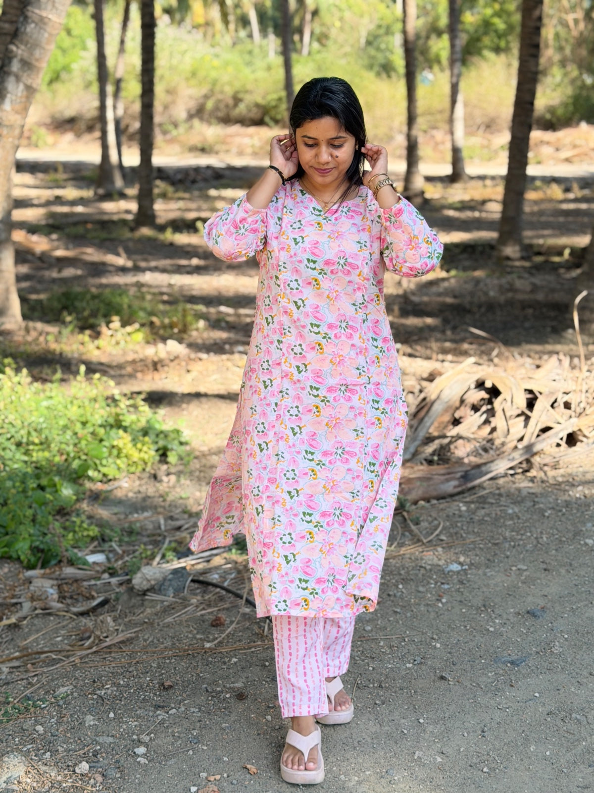 Feeding Kurti With Phant FKP12