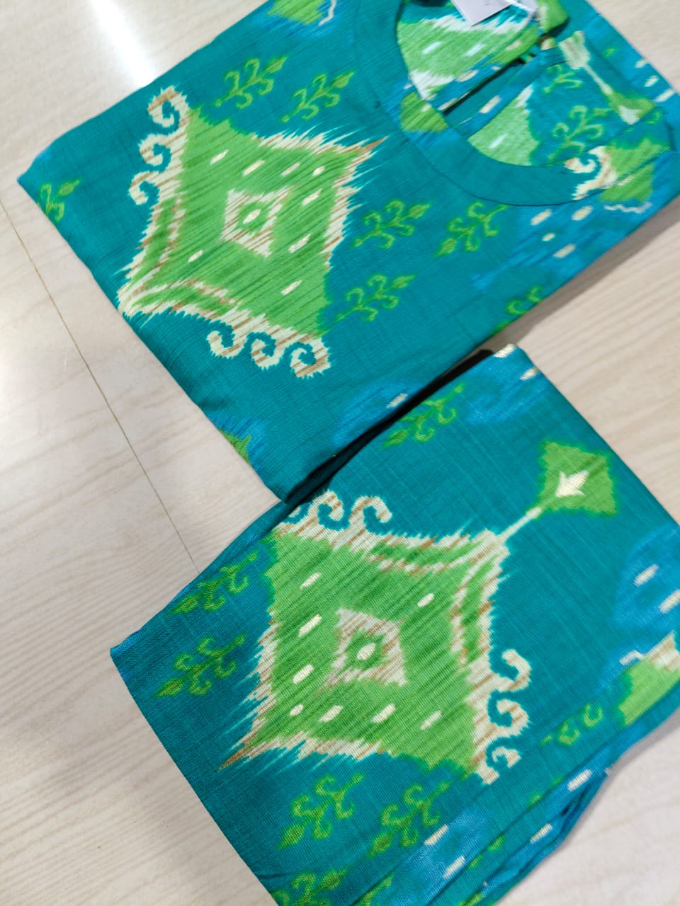 Premium Vertican Silk - VS91 (sleeves attached inside)