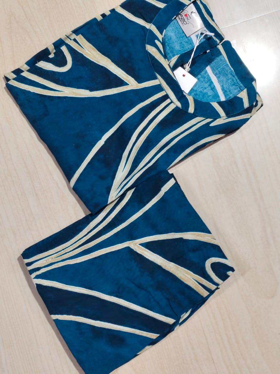 Premium Vertican Silk - VS06 (sleeves attached inside)