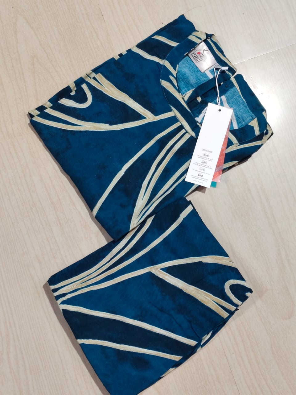 Premium Vertican Silk - VS06 (sleeves attached inside)