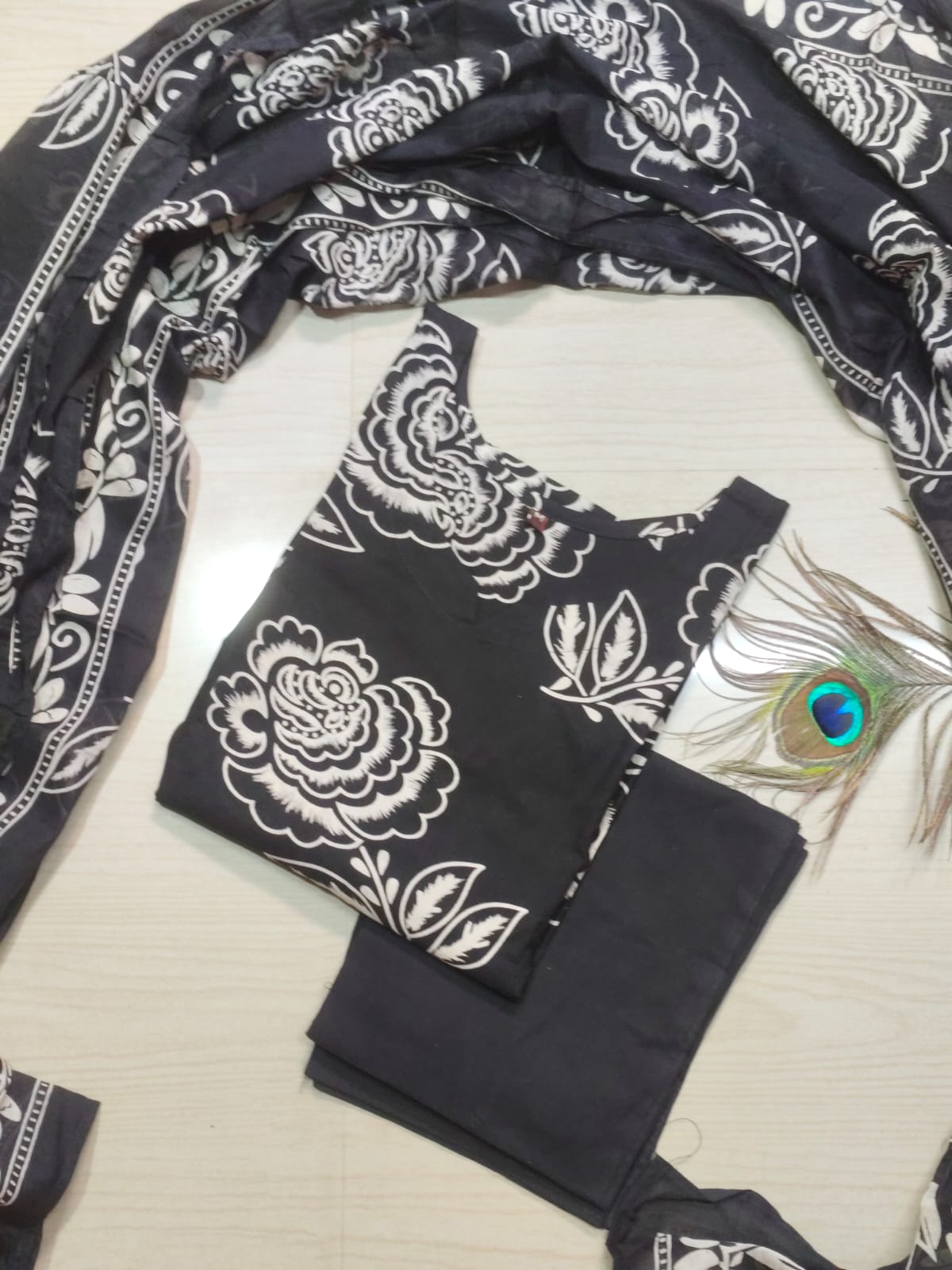 Petals Dupatta Sets  FDS183