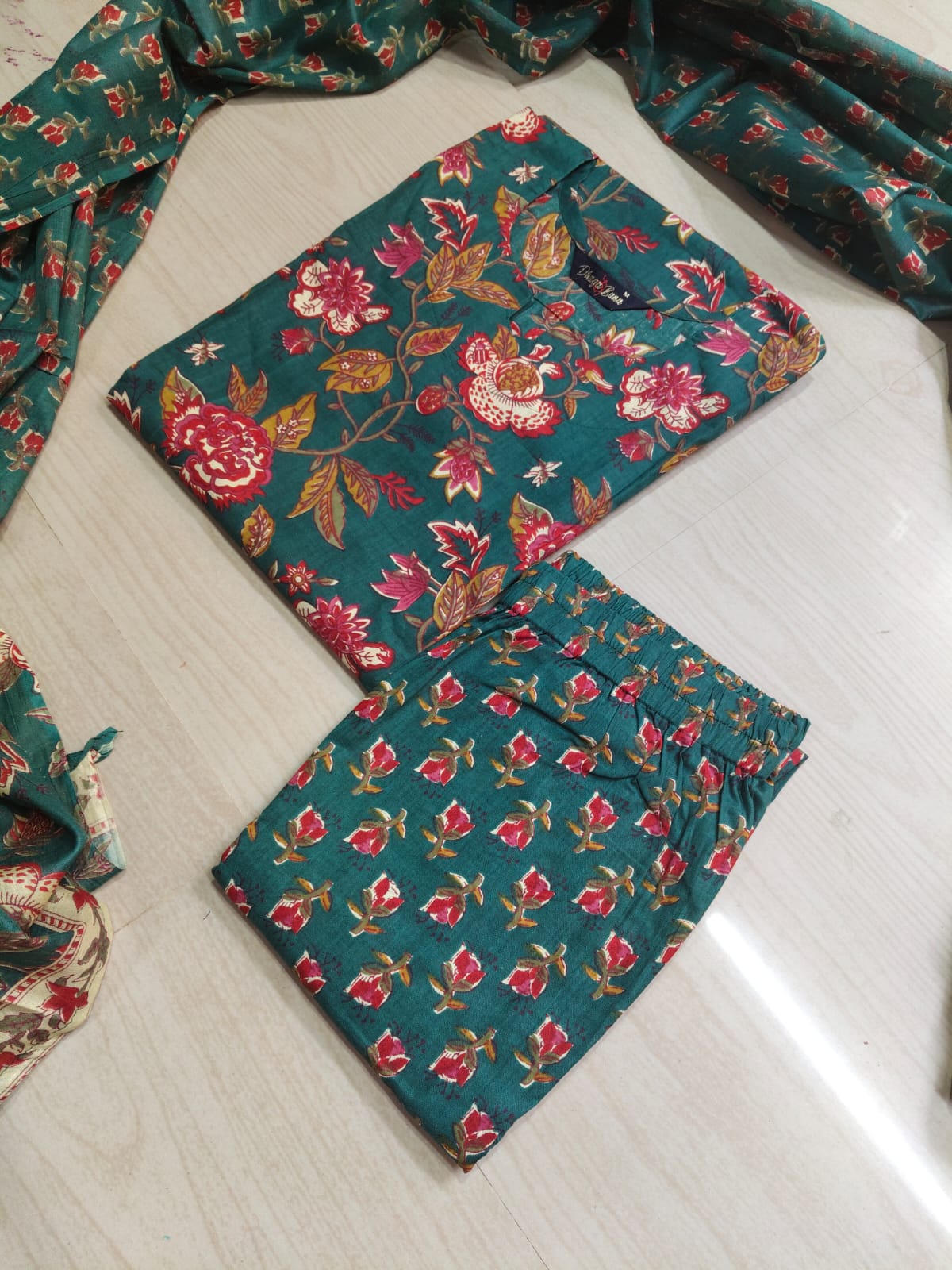 Petals Dupatta Sets  FDS206