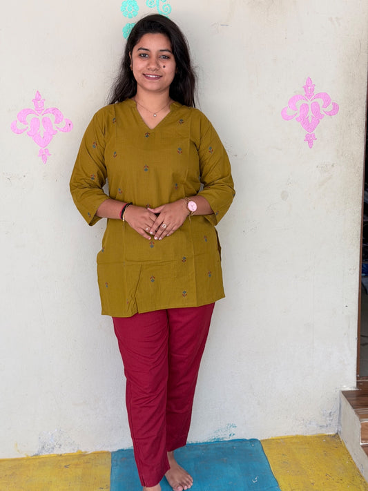 Short Kurthi With Pant  SKP30